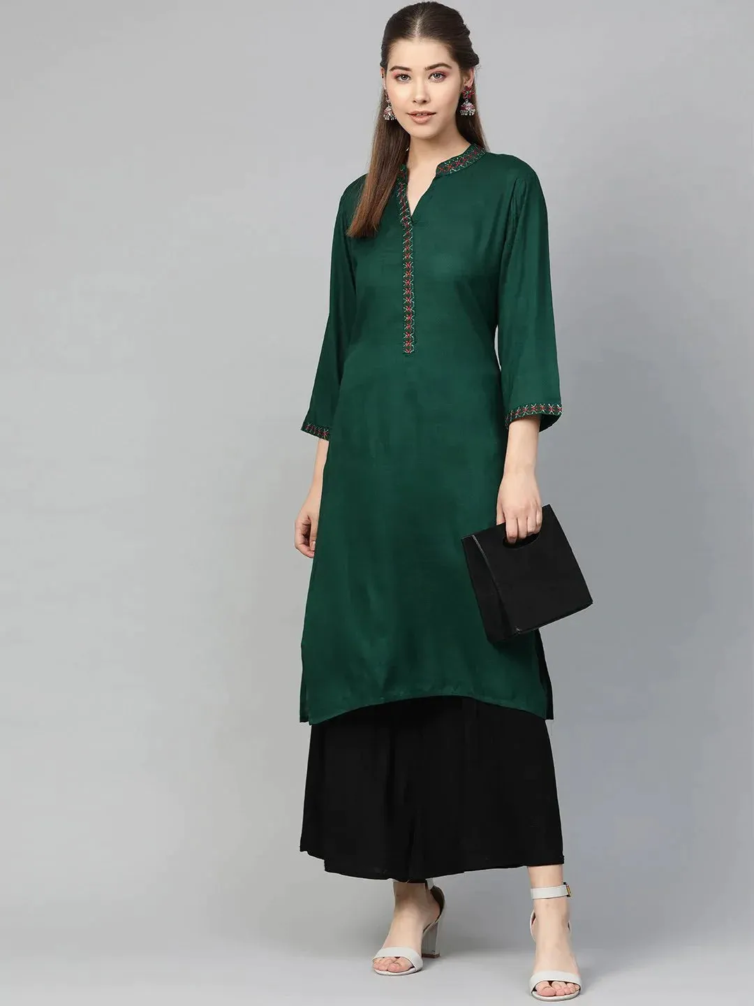 Women Green Embroidered Straight Kurta