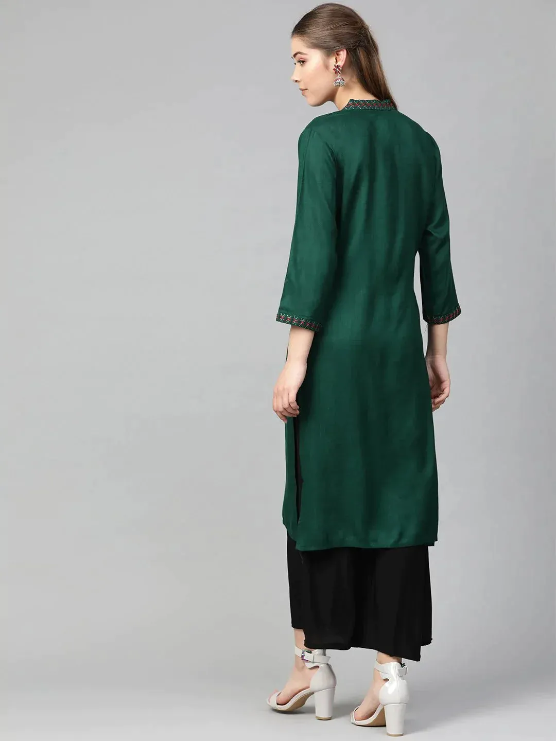 Women Green Embroidered Straight Kurta